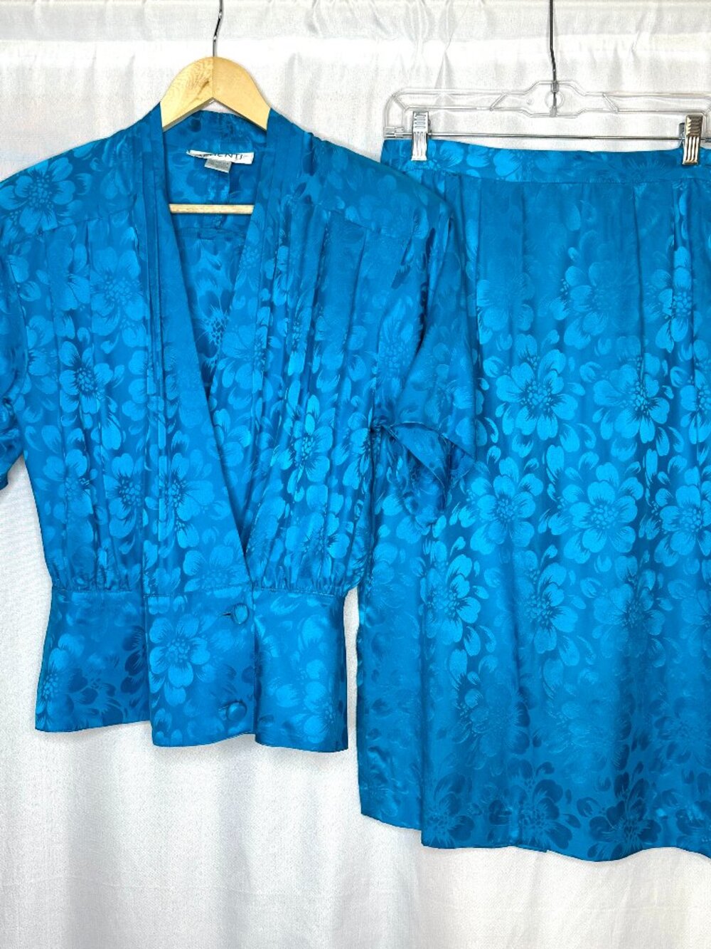 Vintage Argenti 2 Piece 100% Silk Top & Skirt, Size 8 Bold Statement Piece